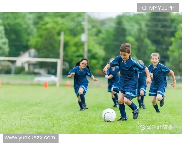 足球巨星挥洒激情尽显风采场上英姿勃发的瞬间 足球巨星挥洒激情尽显风采场上英姿勃发的瞬间